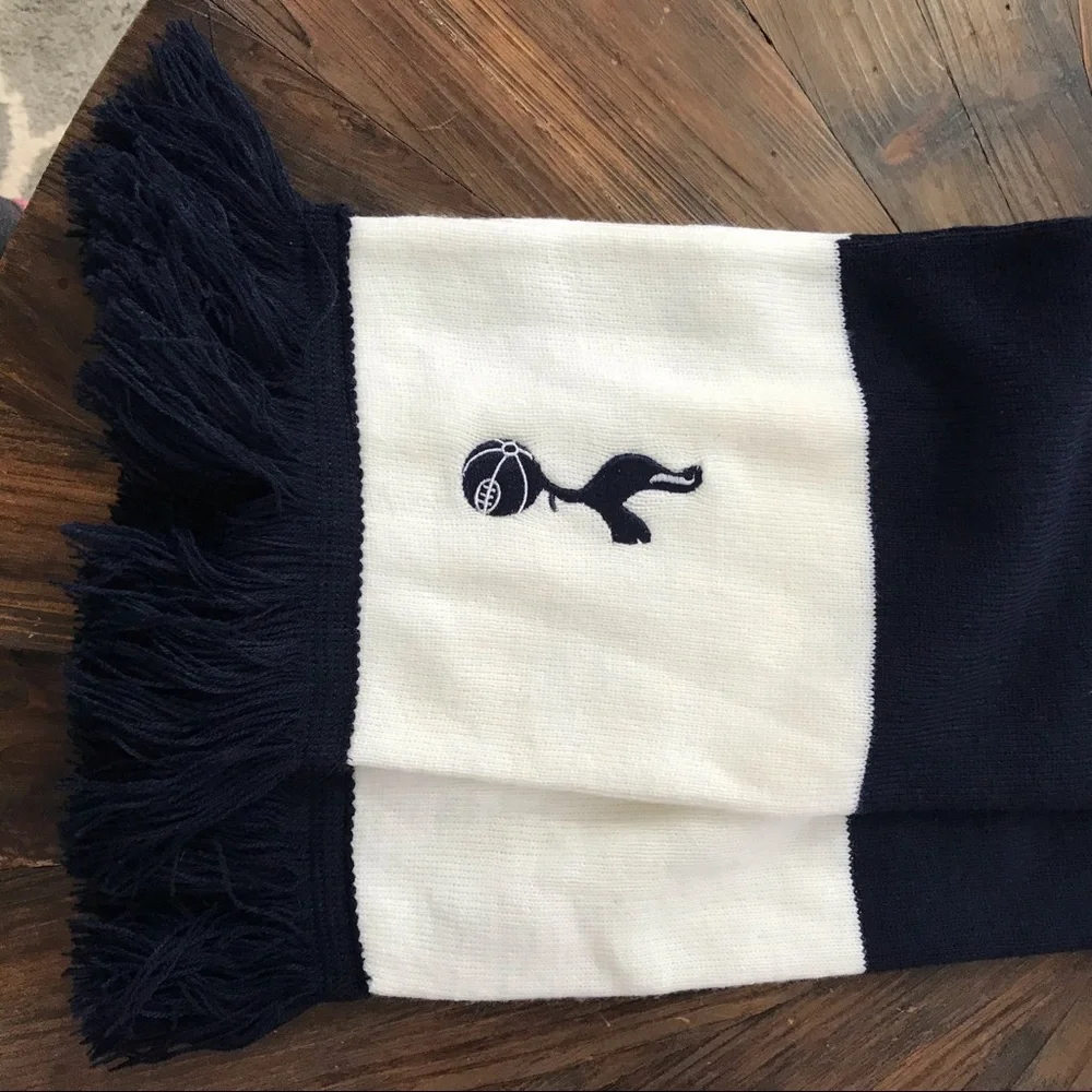 SPURS CREST BAR SCARF